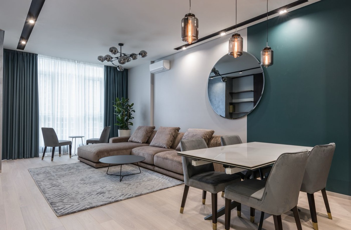 Salon moderne avec climatisation murale