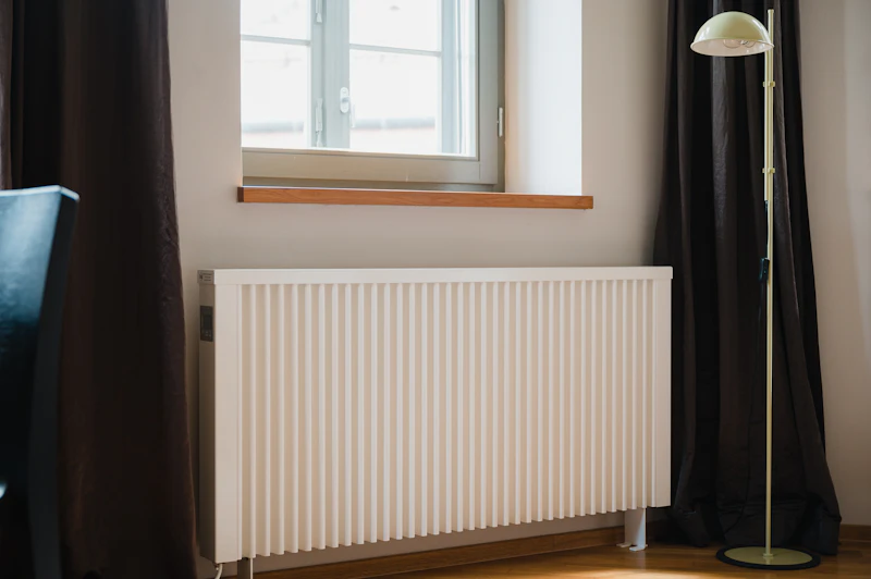 Radiateur mural dans un int&eacute;rieur